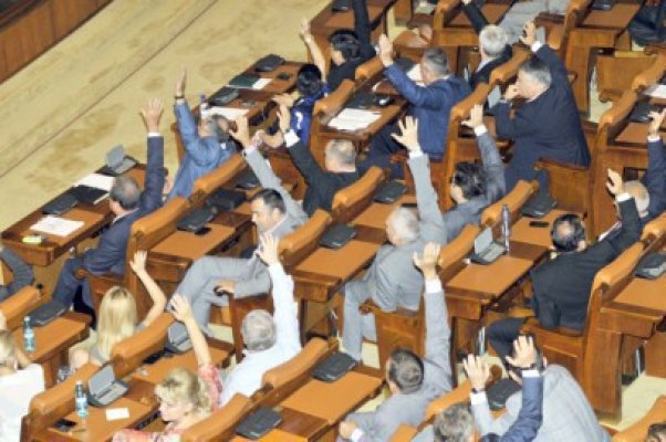 Legea care prevede amnistia şi graţierea reintră din nou la votul Camerei Deputaţilor